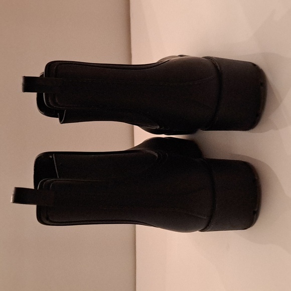 Jeffery Campbell woman's size 9 EU 39 matte black waterproof chelsea rain boot - Picture 2 of 8